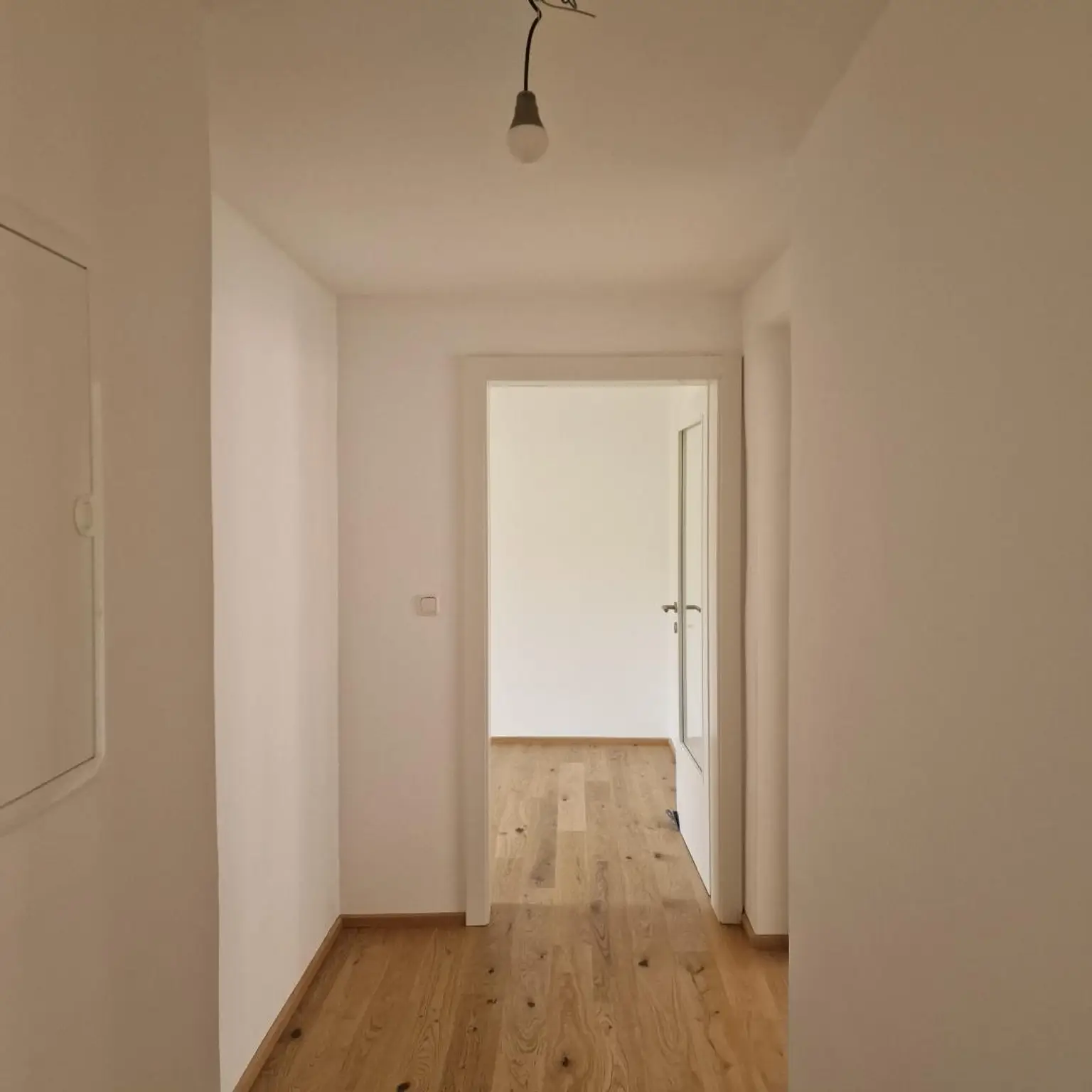 Sanierte 2,5-Zimmer-Wohnung mit neuwertiger Küche!