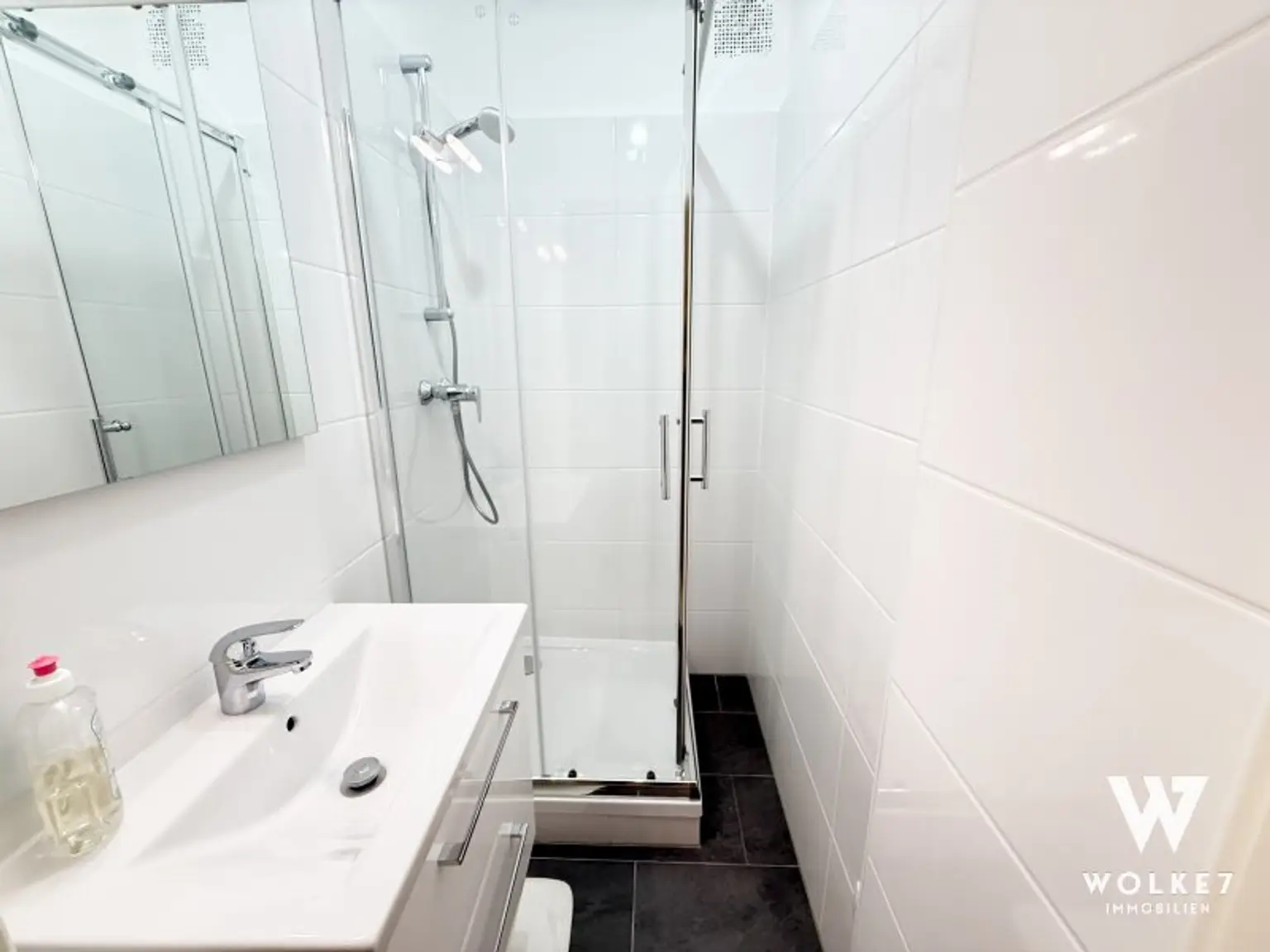 Charmante Wohnung mit Blick auf die Kirche – generalsanierte Anlage in Toplage von Simmering