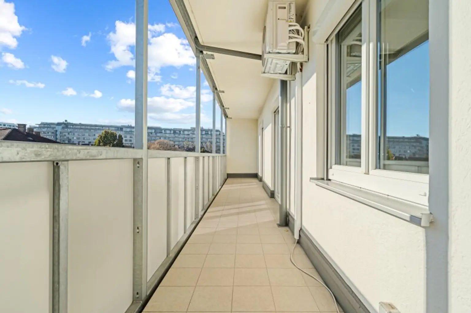 Moderne 3 Zimmer Wohnung mit 2 Loggien - Perfekt für Familien, Paare und Home-Office!