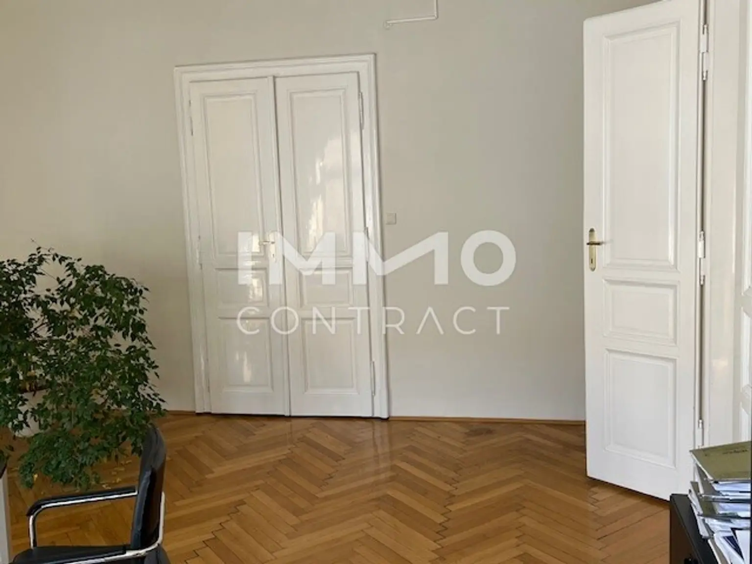 REPRÄSENTATIVE RÄUMLICHKEITEN FÜR BÜRO ODER KANZLEI  AB SOFORT IN DER KLOSTERWIESGASSE ZU VERMIETEN