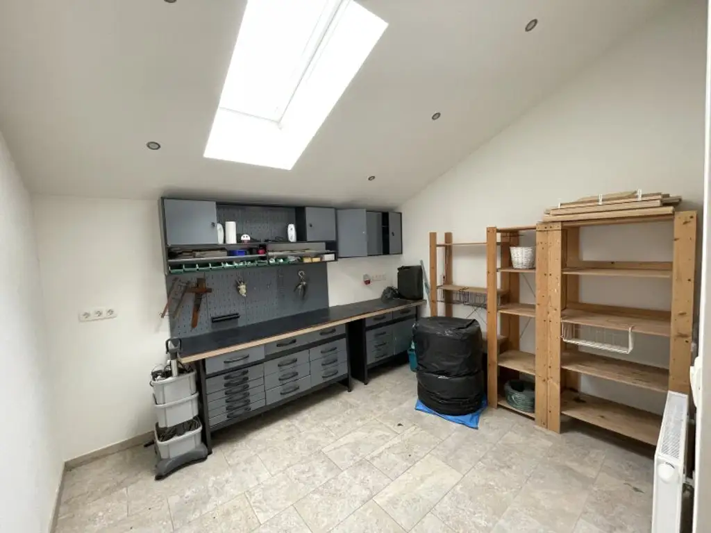 TOP-LIEGENSCHAFT MIT LUXUIÖSEM HAUS UND 2.568 m² GRUND - GRÜNRUHELAGE!