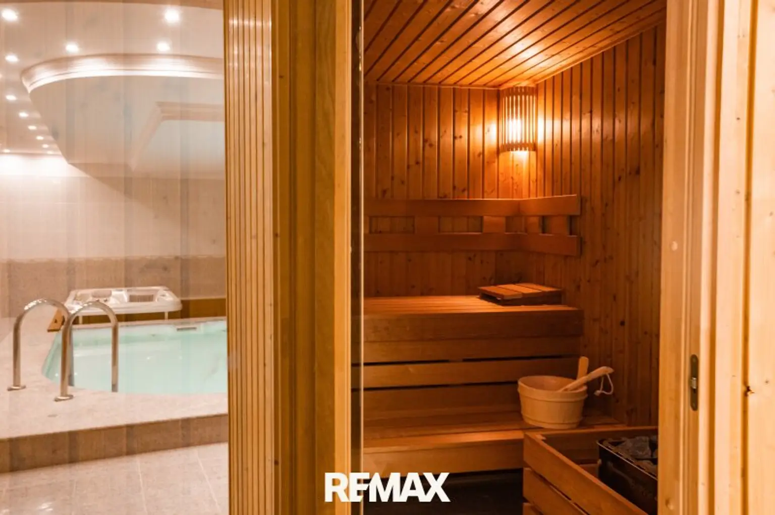 Sauna mit Innenpool