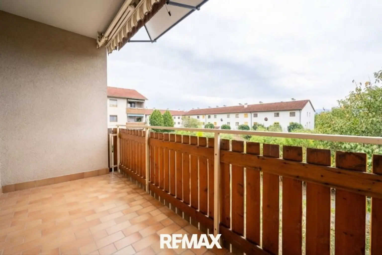 Loggia (über das Wohnzimmer zugänglich)