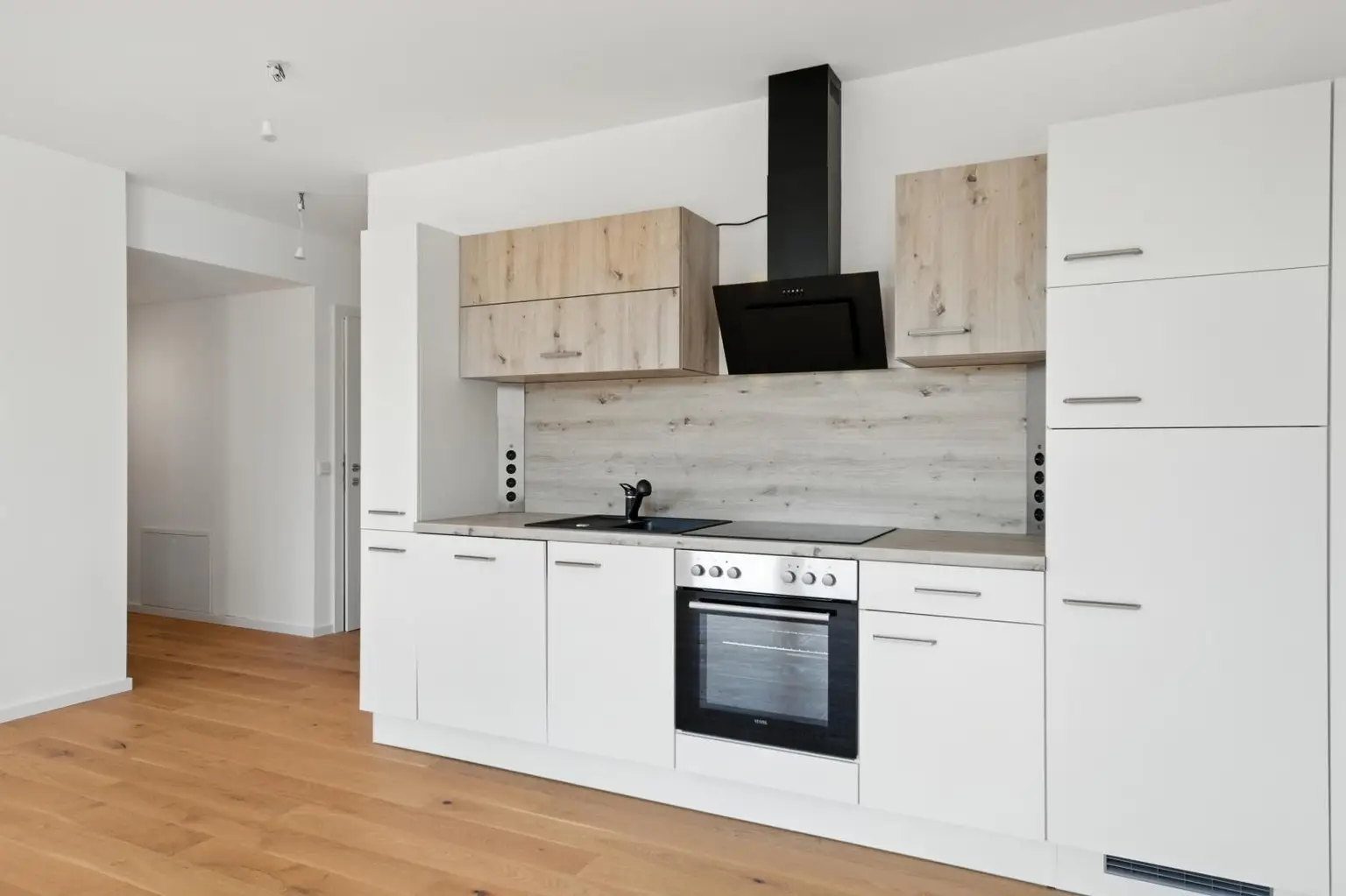 ERSTBEZUG! 3-ZIMMER WOHNUNG MIT BALKON und PKW-STELLPLATZ!