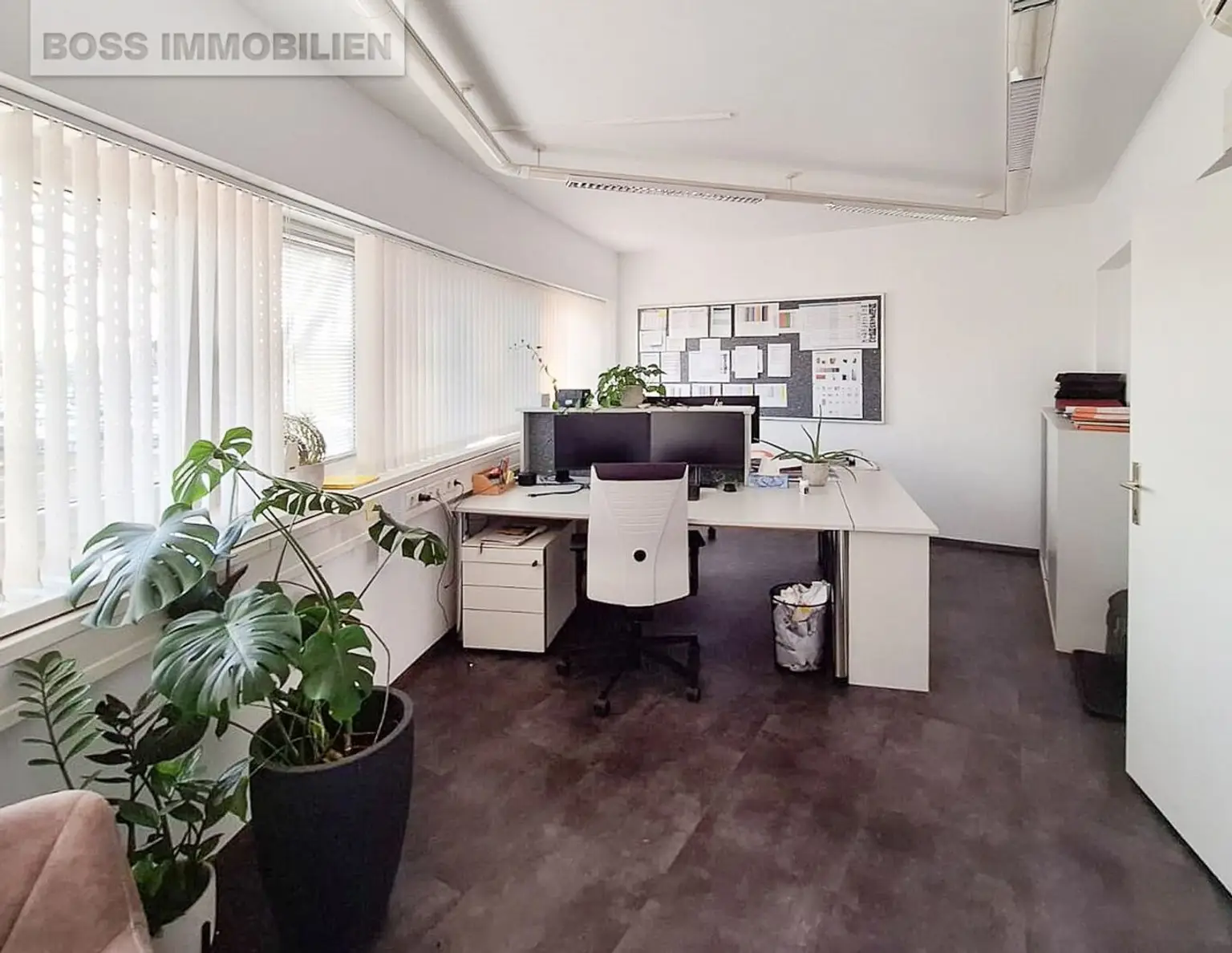 Moderne Büroeinheit mit Top-Infrastruktur