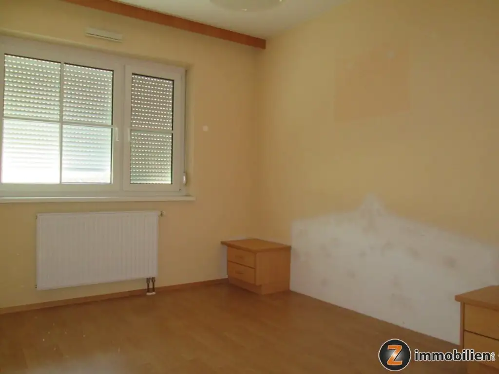 Jennersdorf: Erdgeschoßwohnung, sonnig mit Balkon