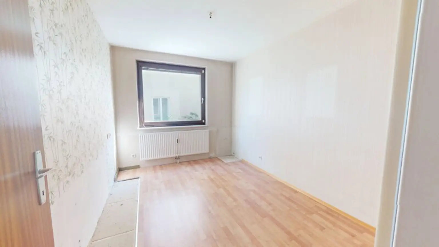 3-Zimmer-Wohnung mit Loggia & Grünblick – Sanierungsprojekt mit Potenzial