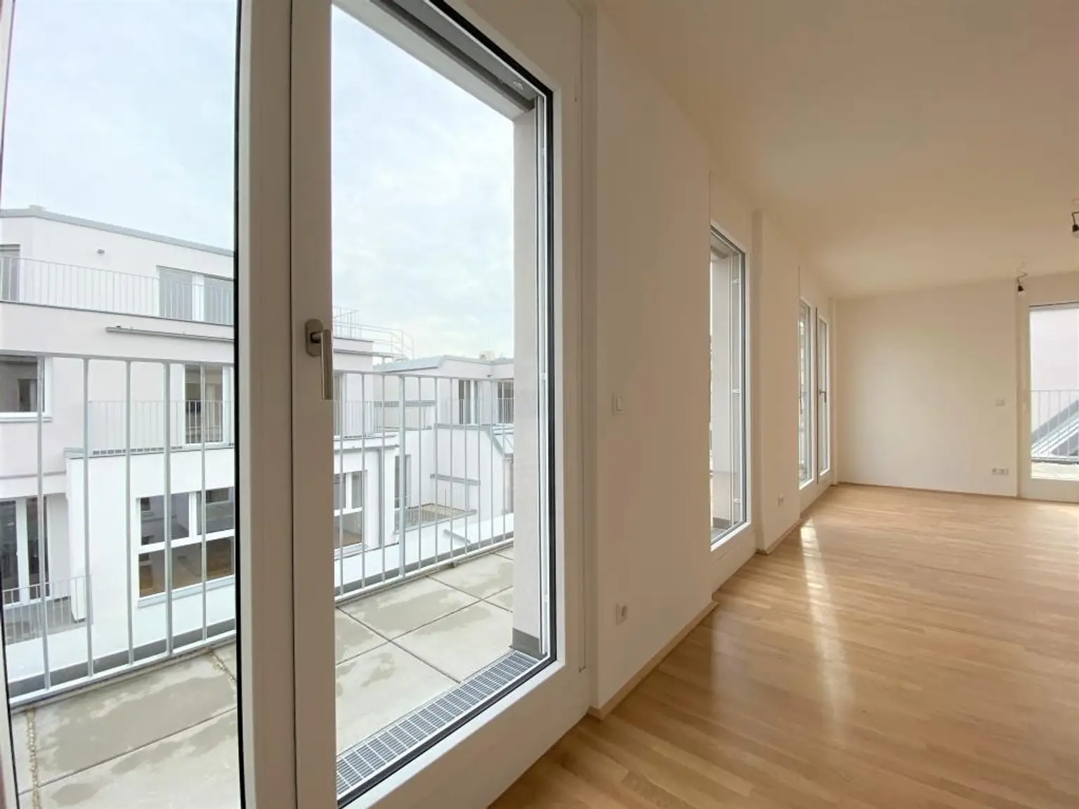 16m² Terrassenfläche!!! DG-Neubauwohnung in der Koloniestraße!!!