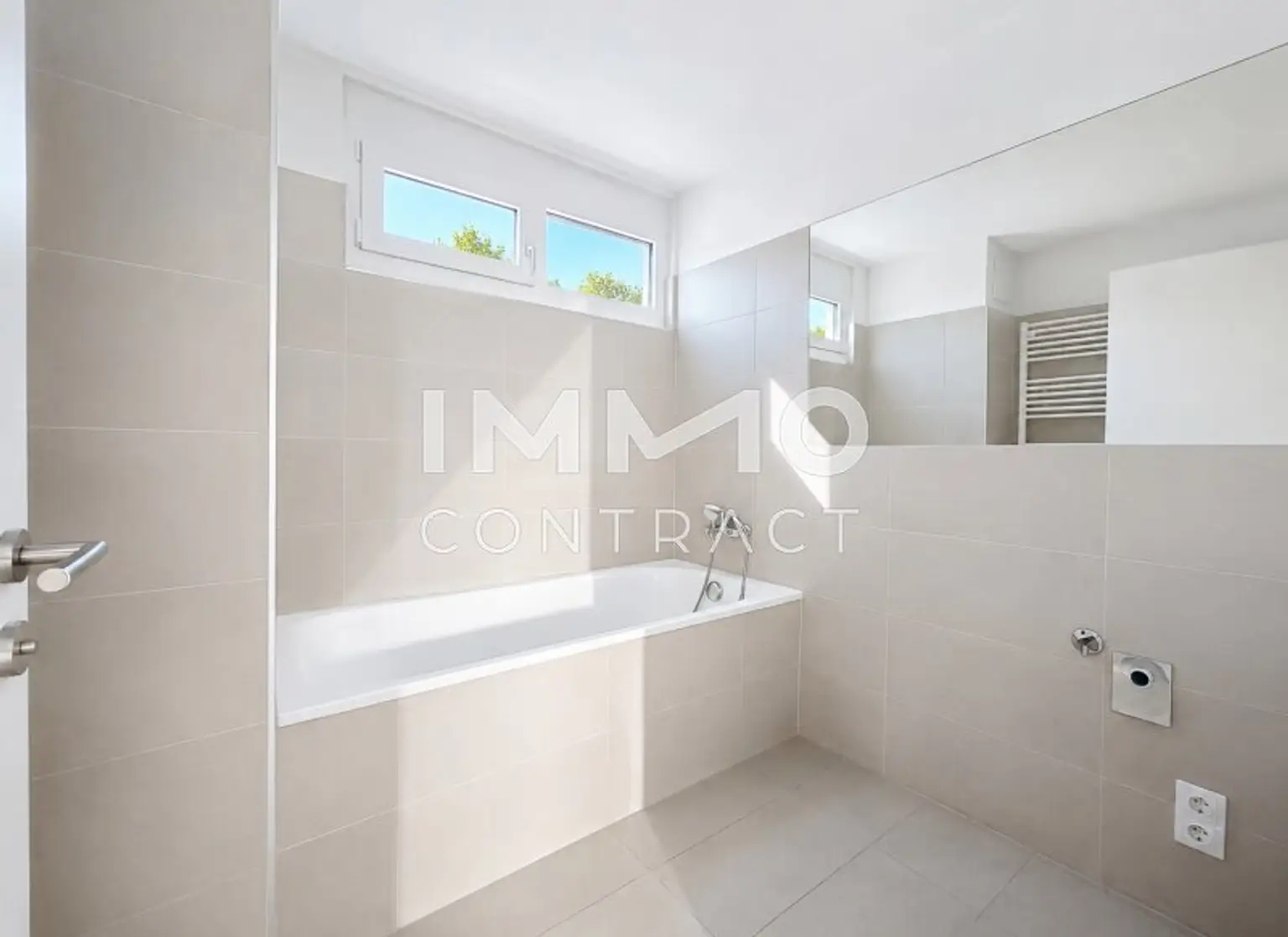 Bad mit Badewanne