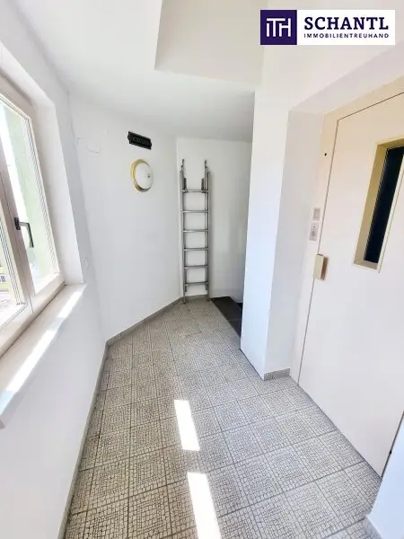 WOW! Stylischer Wohntraum im Dachgeschoss! Frisch saniert + Ruhelage + Traumhaftes Altbauhaus + Hofseitige Terrasse + U-Bahn ums Eck + Beste Infrastruktur und Anbindung!