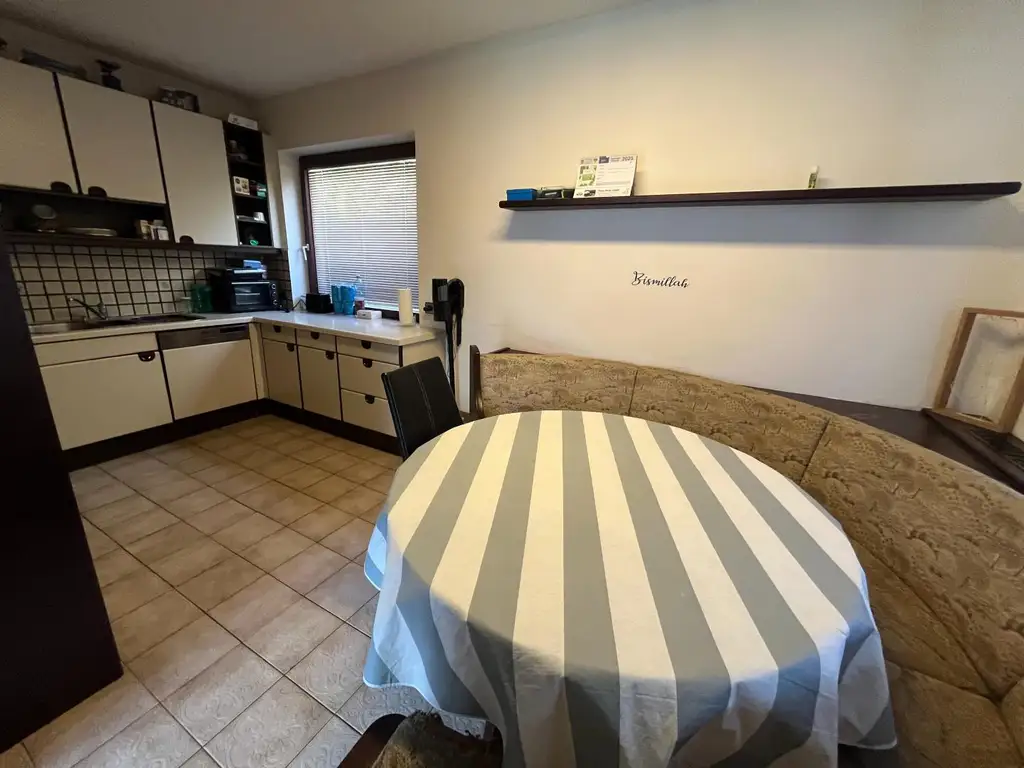 Familienfreundliches Ein- oder Zweifamilienwohnhaus mit 2 Wohneinheiten!