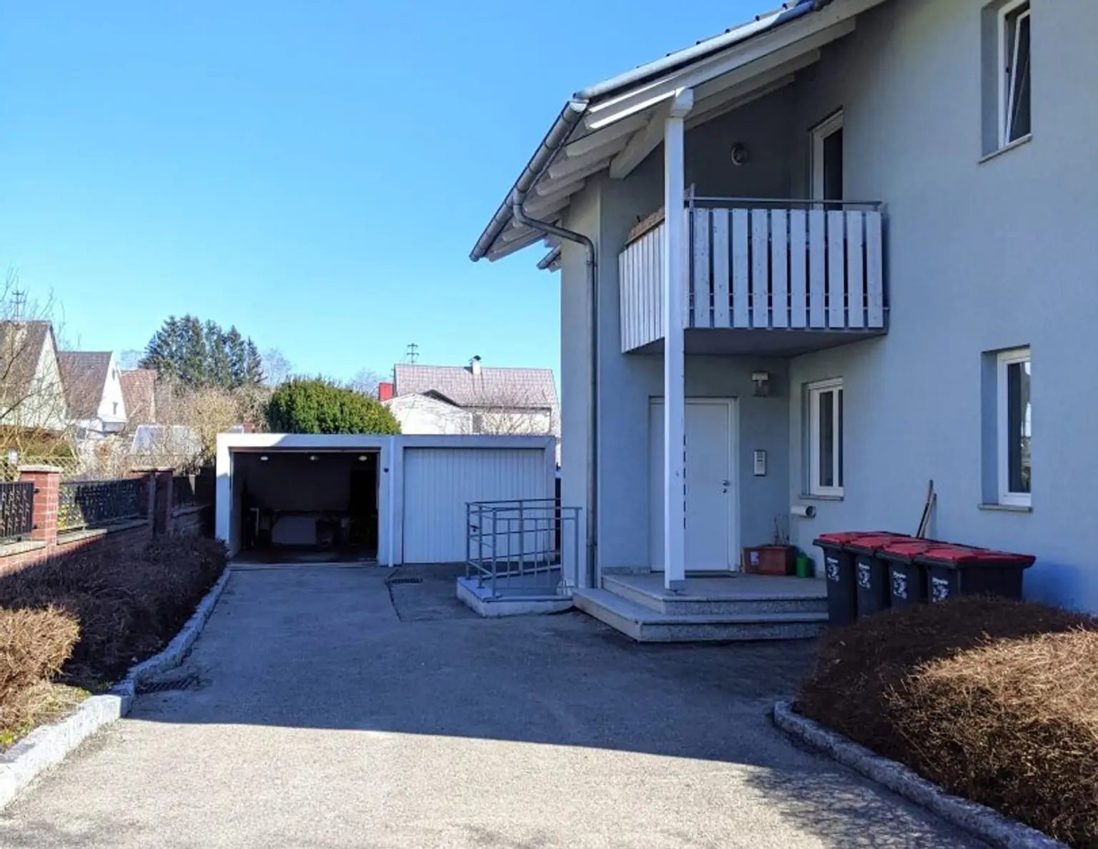 ERTRAGSOBJEKT 4 Wohnungen + Geschäftsfläche + 11 Garagen