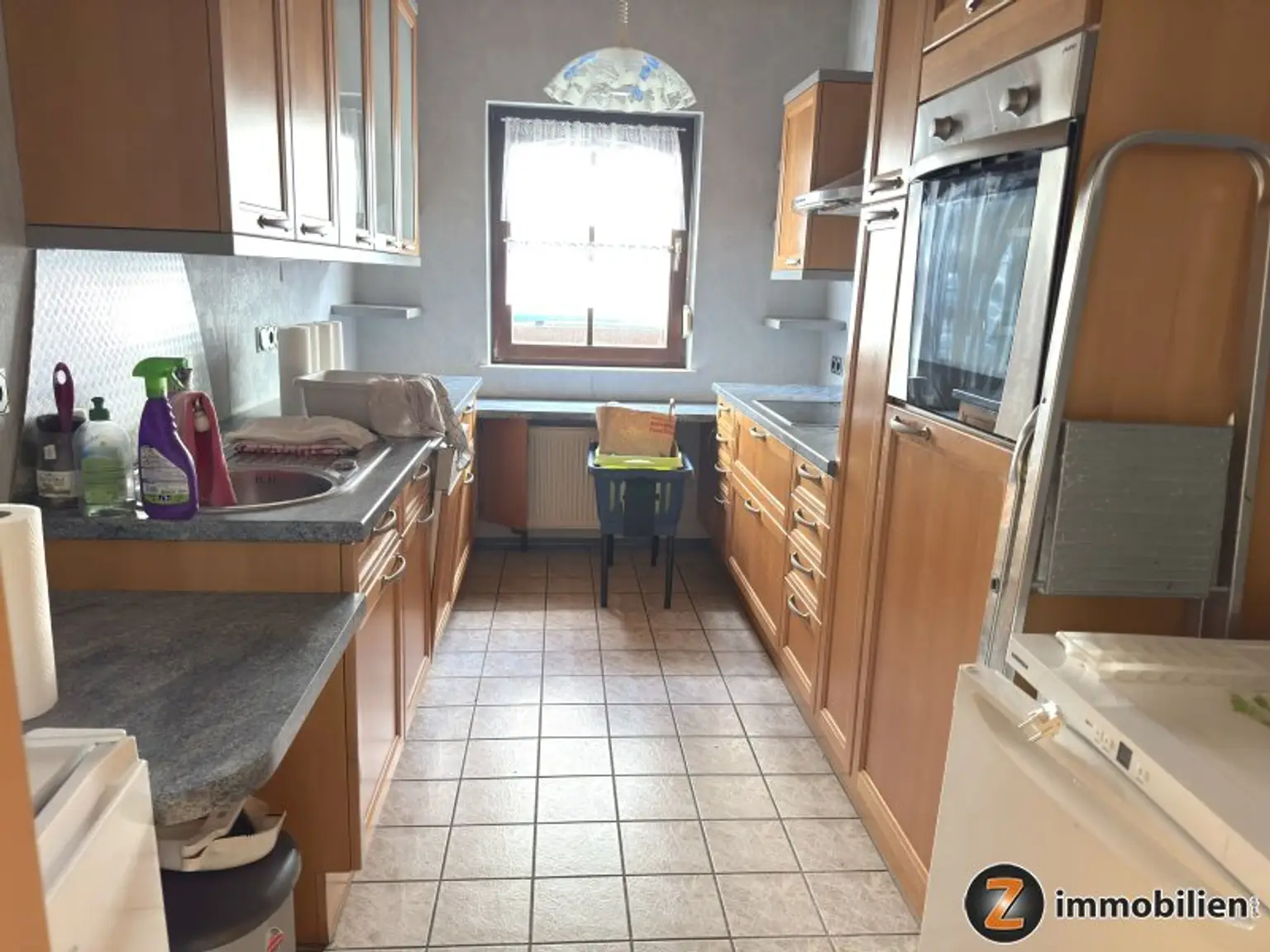 Einfamilienhaus mit Garage, schönem Garten und Teich in ruhiger Wohnlage