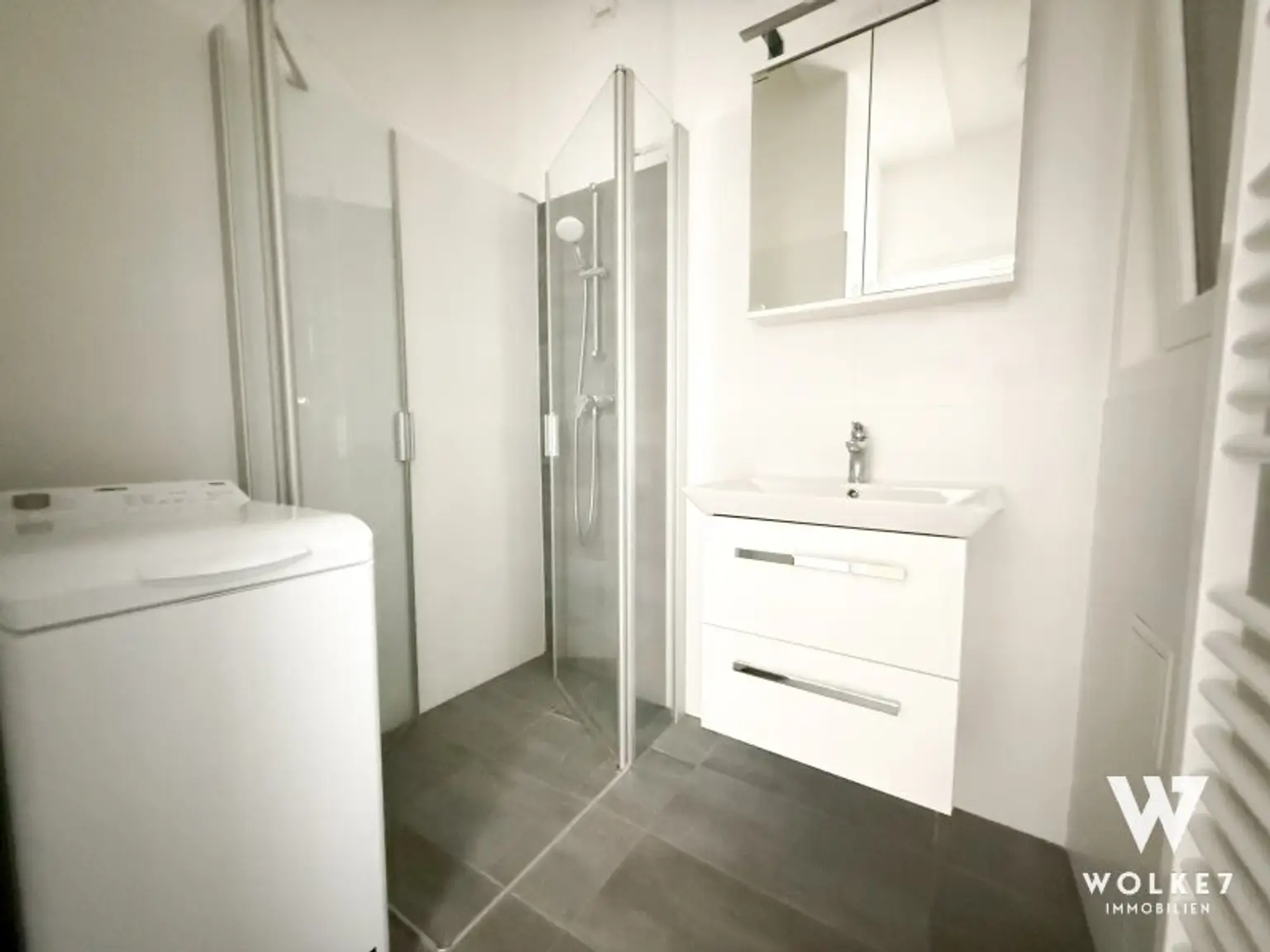 Sonnige, generalsanierte Altbau-Eigentumswohnung mit Lift im 7. Bezirk