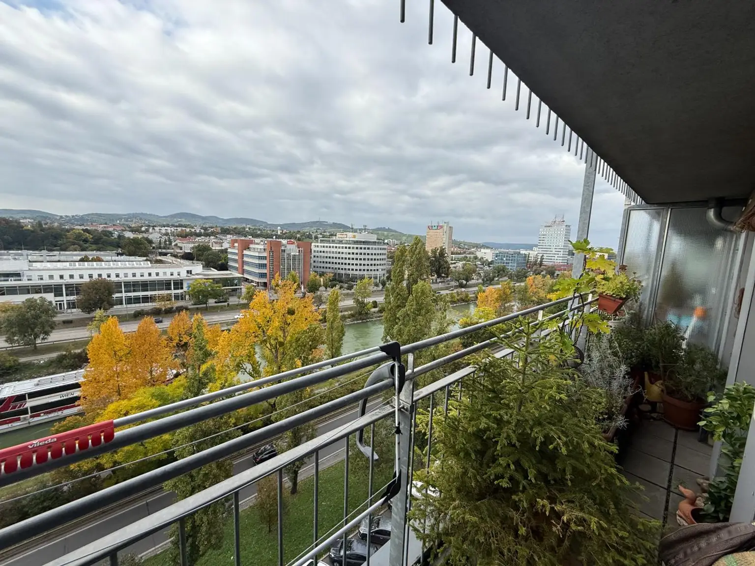 "Oase Über der Donau - Fernblick auf die Weinberge!"