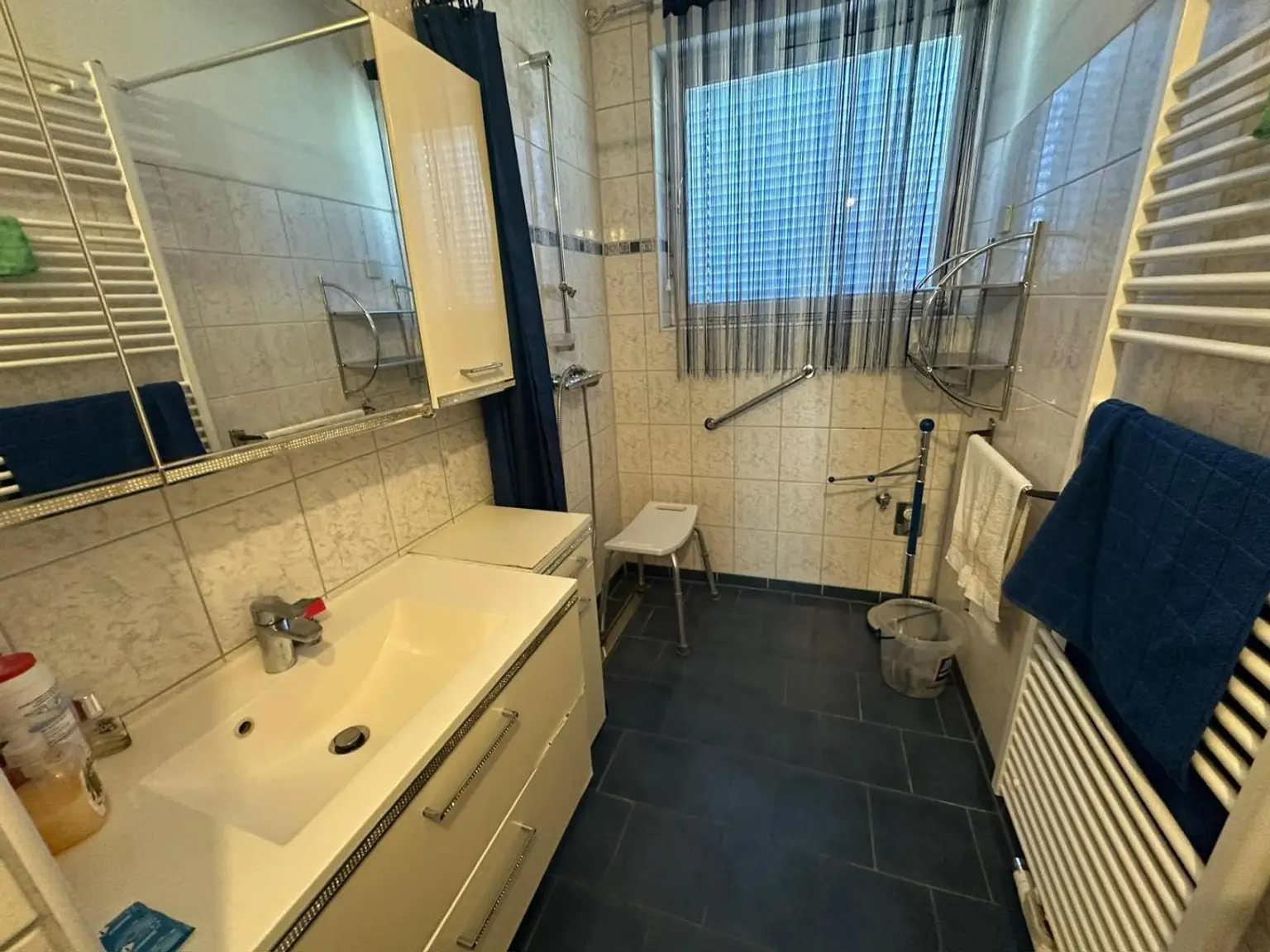 Einfamilienhaus mit Stall und Wirtschaftsgebäude i