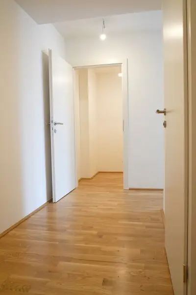 Erstbezug Open Space Büro & 2-Zimmer-Wohnung mit separatem Zugang