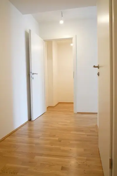 Erstbezug Open Space Büro & 2-Zimmer-Wohnung mit separatem Zugang