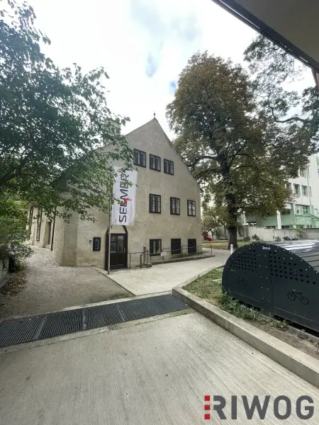 **ZENTRALE DACHGESCHOSSWOHNUNG INKL. TERRASSE**INNENHOFLAGE**2 ZIMMER**EINBAUKÜCHE**ecke Naschmarkt