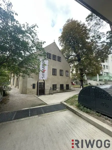 **ZENTRALE DACHGESCHOSSWOHNUNG INKL. TERRASSE**INNENHOFLAGE**2 ZIMMER**EINBAUKÜCHE**ecke Naschmarkt
