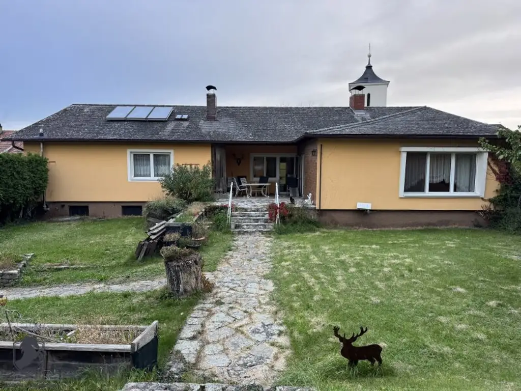 Einfamilienhaus mit Garten, Garage zu vermieten