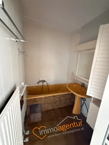 Wohnjuwel über den Dächern von Thalheim, mit Loggia und Traunblick