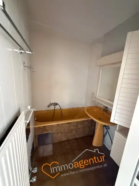 Wohnjuwel über den Dächern von Thalheim, mit Loggia und Traunblick