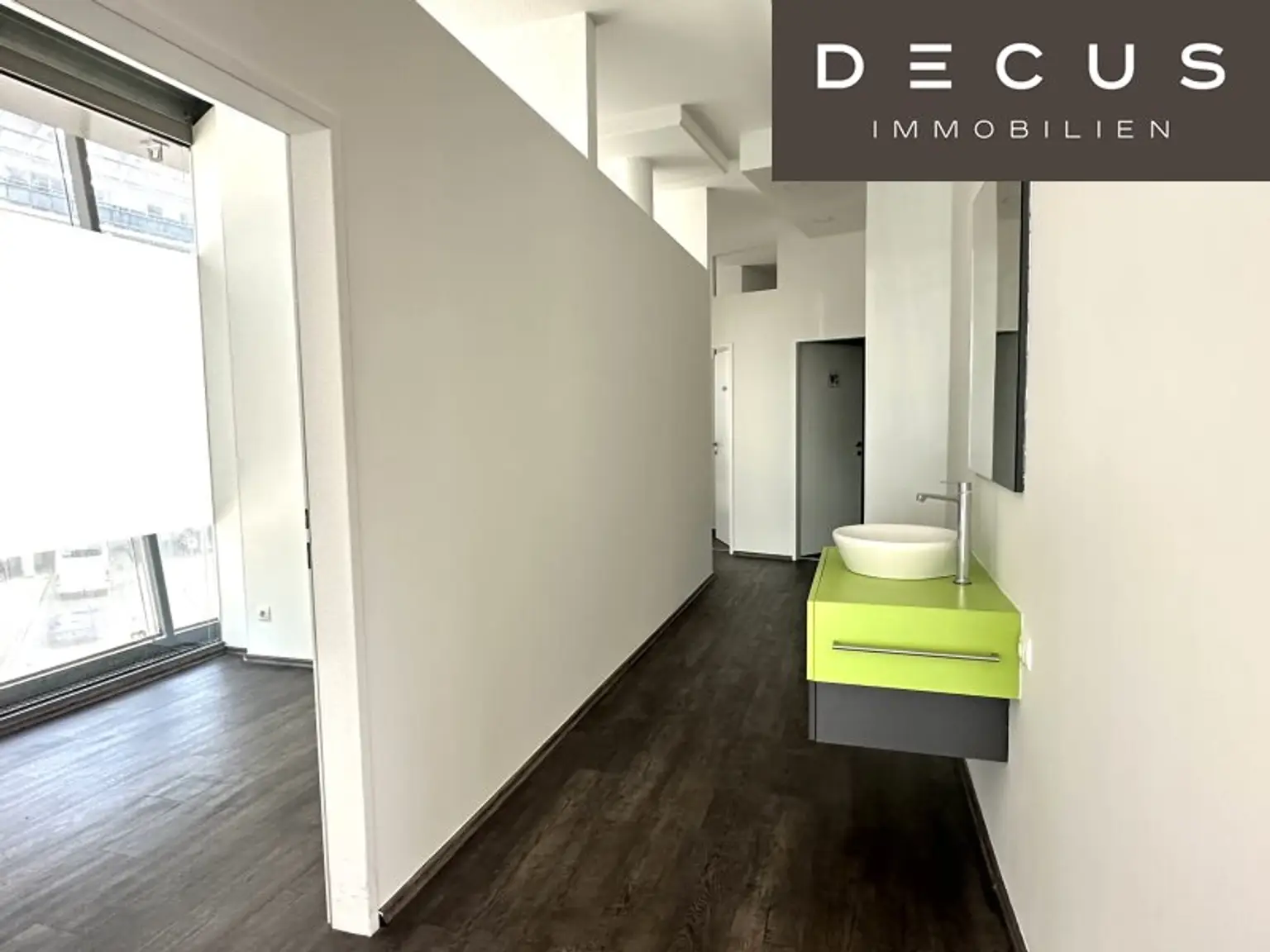 + + + DC-BOX | gekühlte Büro- oder Geschäftsfläche an der U1 + + + DONAU CITY + + +