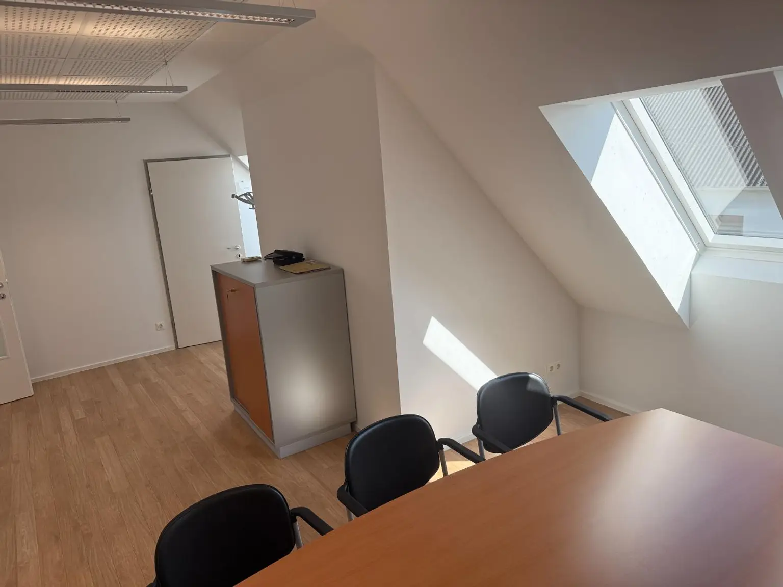 Büro, Praxis, Studio, Atelier repräsentativ, hell, im Zentrum