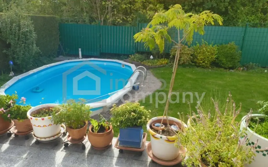 Haus in Schrebergartensiedlung, ständig Bewohnbar, Balkon, Terrasse, Pool, Gartenhütte und mehr.