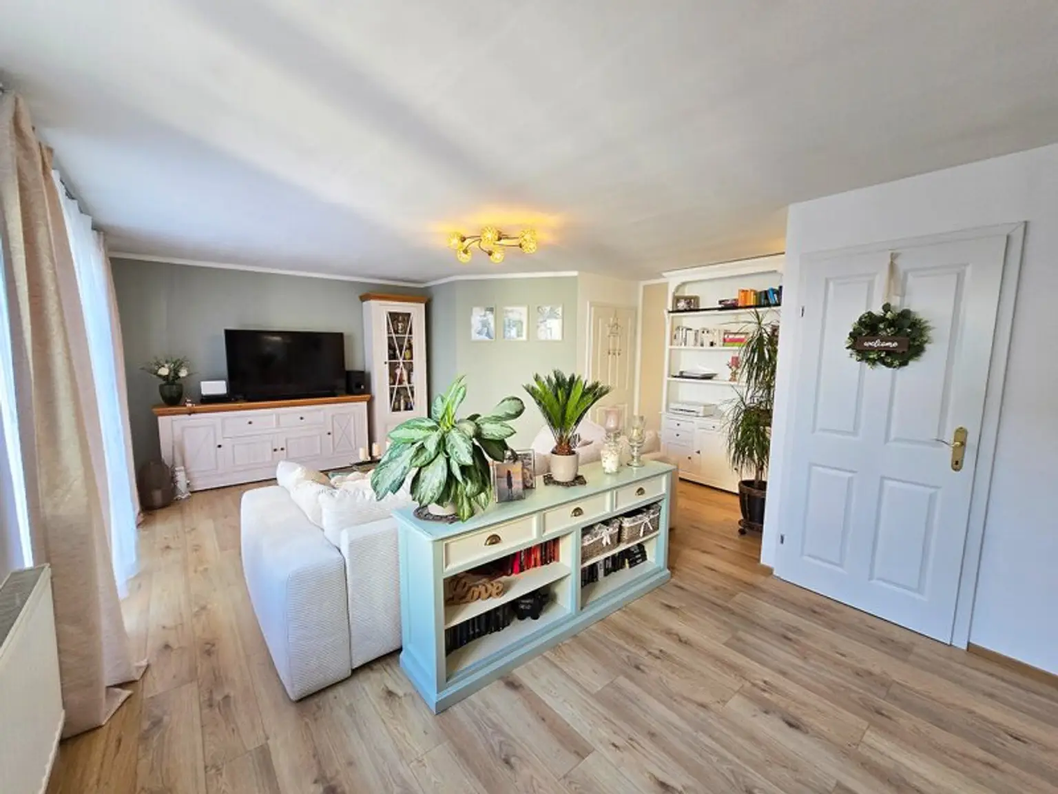 *** TOP SANIERTES HAUS IN ZENTRUMS-LAGE *** KACHELÖFEN *** TERRASSEN *** uvm....