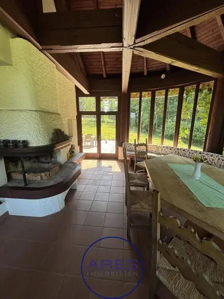Villa mit Teich in Einzellage mit arrondierten ca. 5,6 ha großen Eigengrund