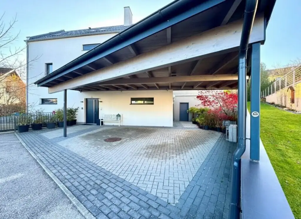 Modernes Einfamilienhaus mit exklusivem Schwimmteich/Naturpool