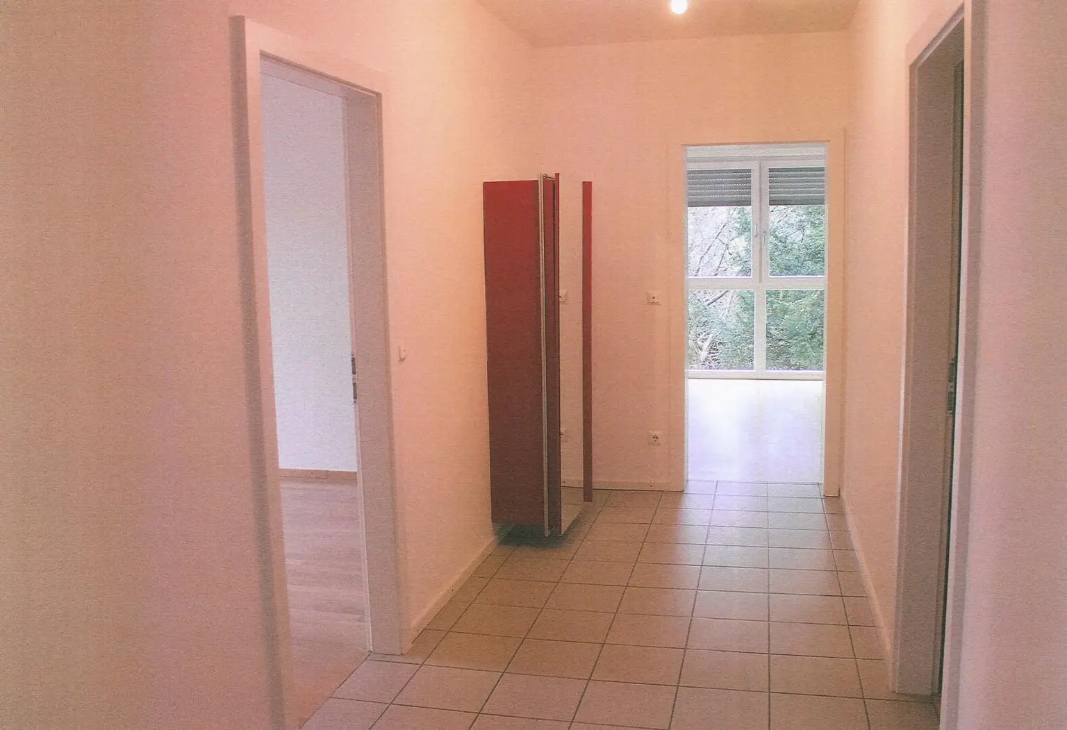 ab 1.1.2026 - Top Lage Mariagrün: 4 Zimmer, Küche, große Terrasse, ruhe Lage, ein Tiefgaragenplatz kann optional angemietet werden.