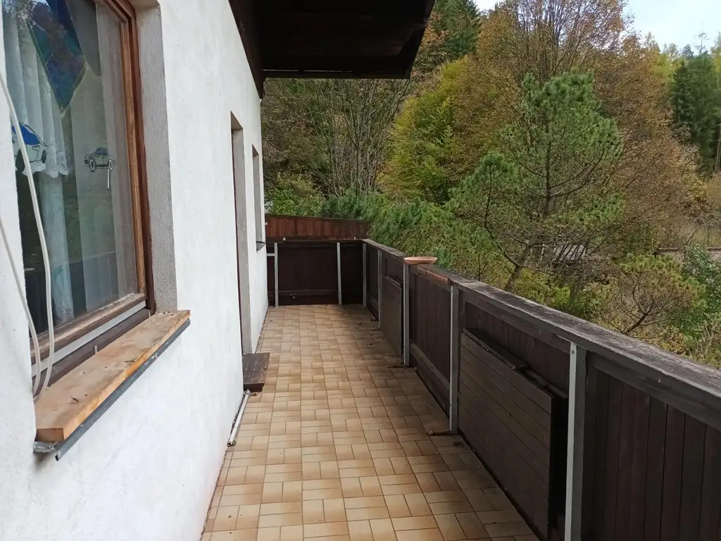 Solides Wohnhaus mit Potenzial in ruhiger Waldrandlage