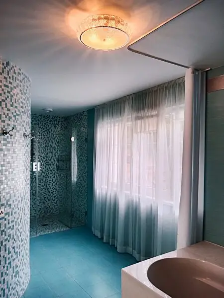 ***Komplett möbliertes Haus in Weidling mit eigenem Aufzug, 3 Terrassen und riesigem Garten purer Luxus für 5.500 im Monat!***
