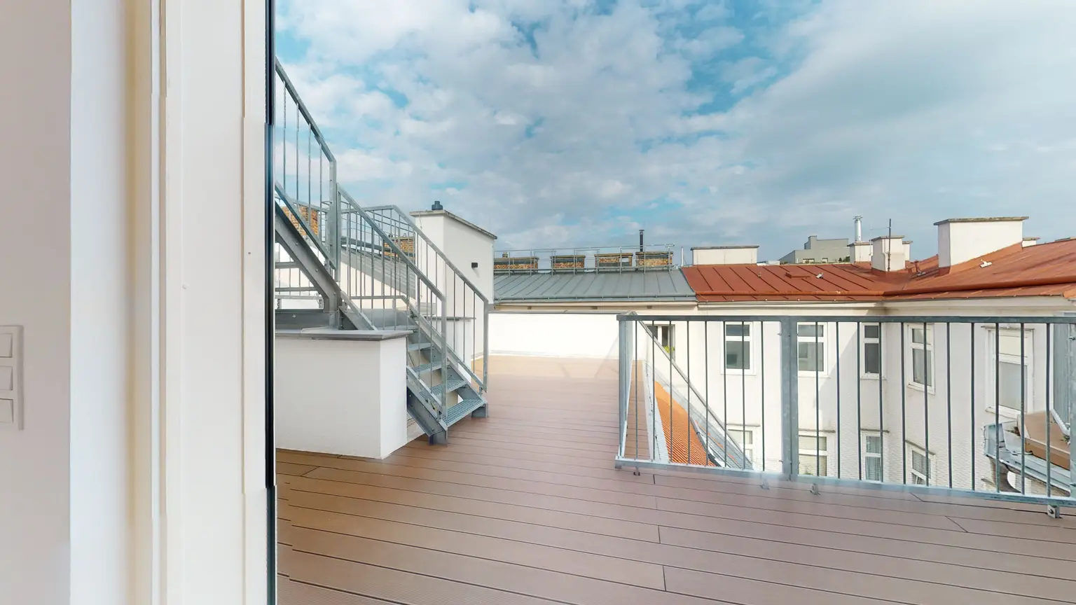 "Urban Oasis" - Moderne DG-Wohnung mit unvergleichlicher Dachterrasse