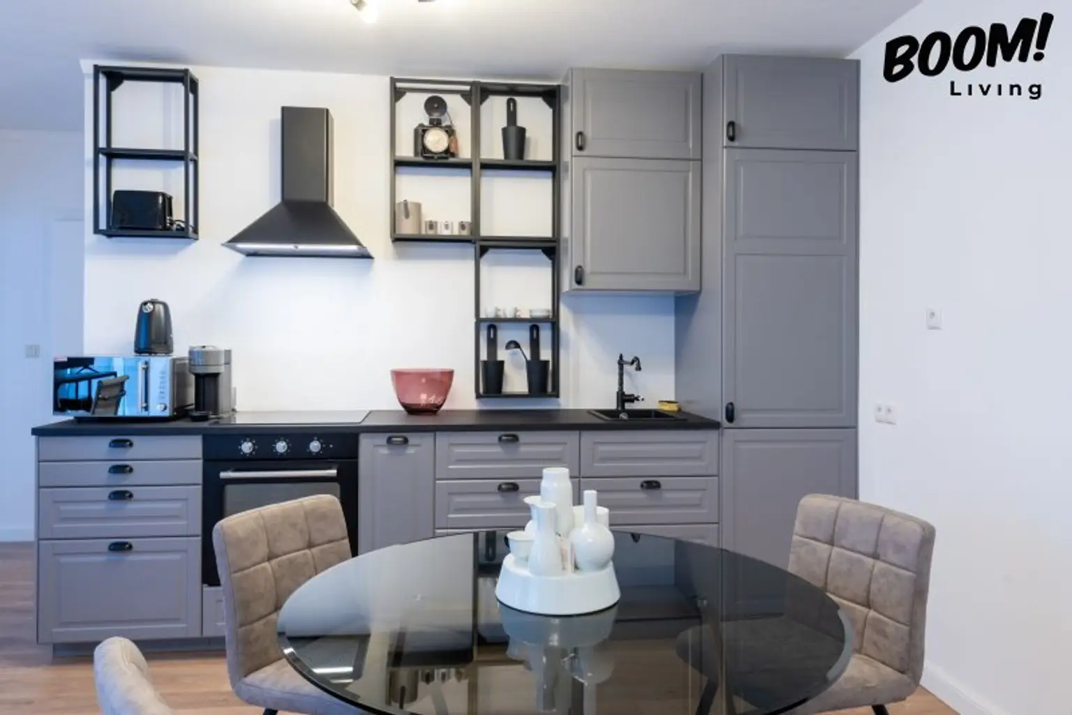 Historischer Charme trifft modernes Wohnen // Saniertes Zinshaus mit historischem Flair // Ausbaupotenzial im Dachgeschoss und Genehmigung für Kurzzeitvermietung, 1180 Wien.