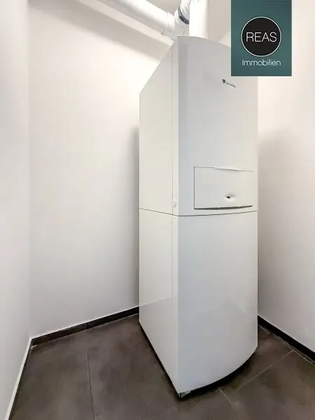 Provisionsfrei: Klimatisierte Dachgeschoss Maisonette mit 2 Terrassen und Kamin nahe Uno City!