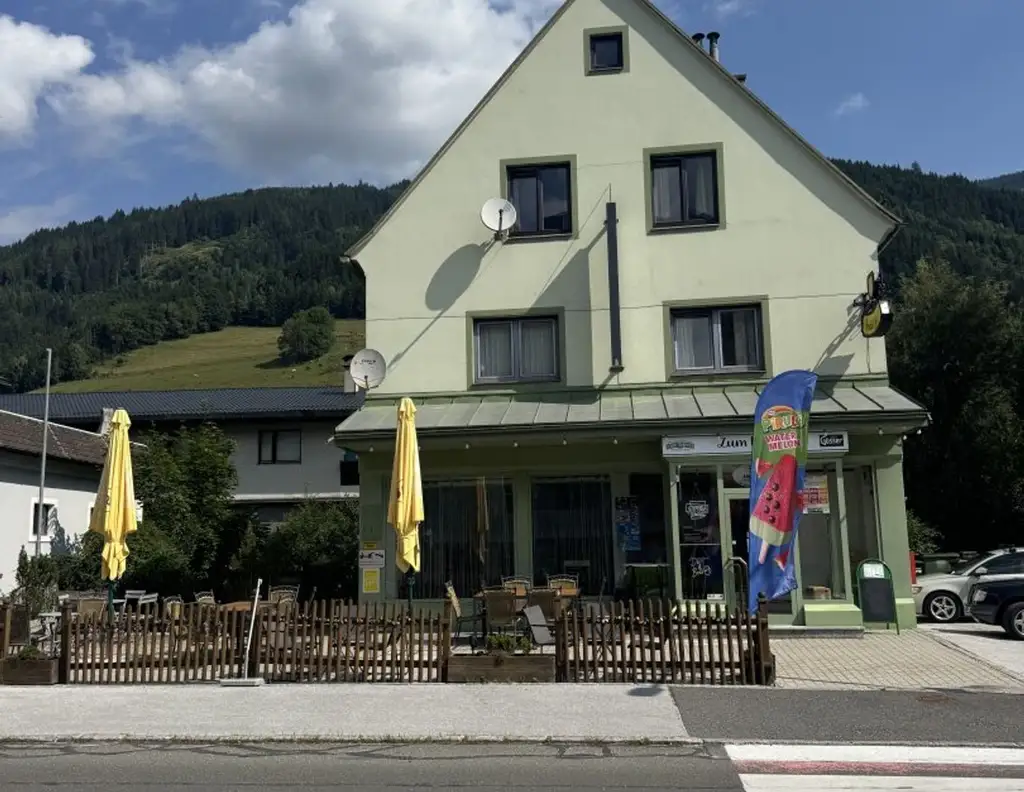 Wohn-Gewerbeobjekt mit Lokal, Praxis und Wohnung, Parkplätze!