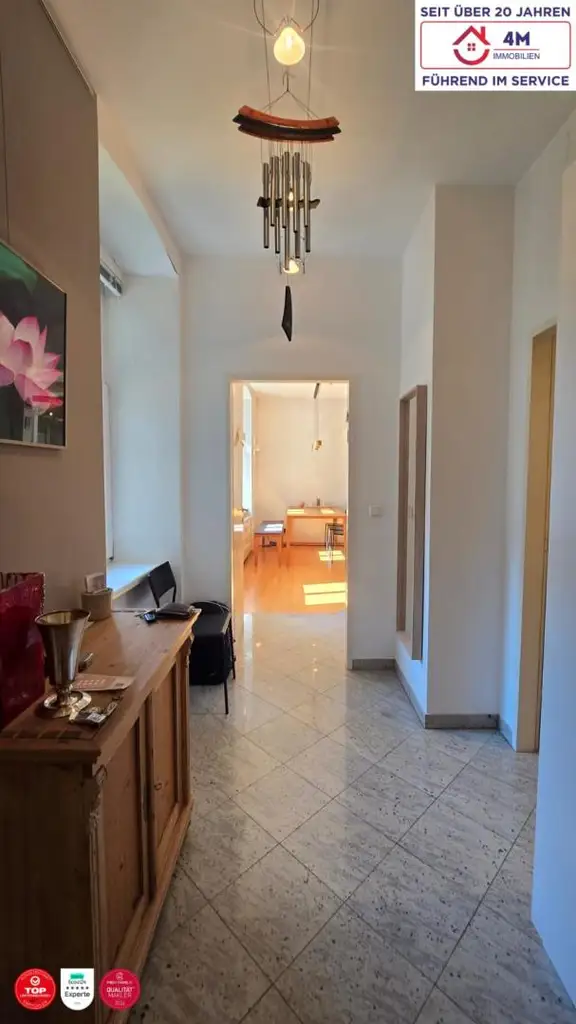 Drei Zimmer Stilaltbau-Rarität in begehrter Lage – sonnig, ruhig und elegant