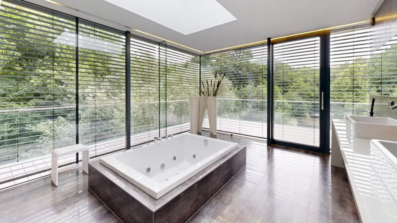 Luxusvilla mit Infinitypool in absoluter Ruhelage in Hinterbrühl – Exklusives Anwesen mit Top-Ausstattung