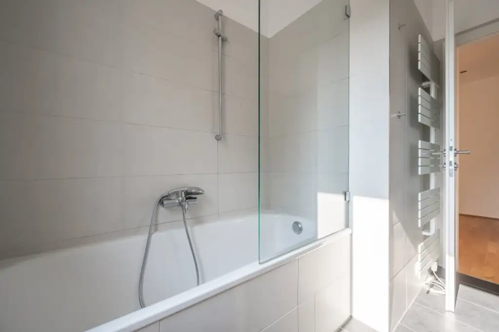 +++ NEU +++ helle 3-ZIMMER TRAUMWOHNUNG MIT 2 TERRASSEN, optimale Aufteilung, letzter Stock, Küche separat. Tolle Lage! ++++