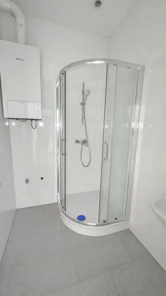 Erstbezug 2 Zimmer, Lichtdurchflutete Räumlichkeiten