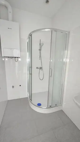 Erstbezug 2 Zimmer, Lichtdurchflutete Räumlichkeiten
