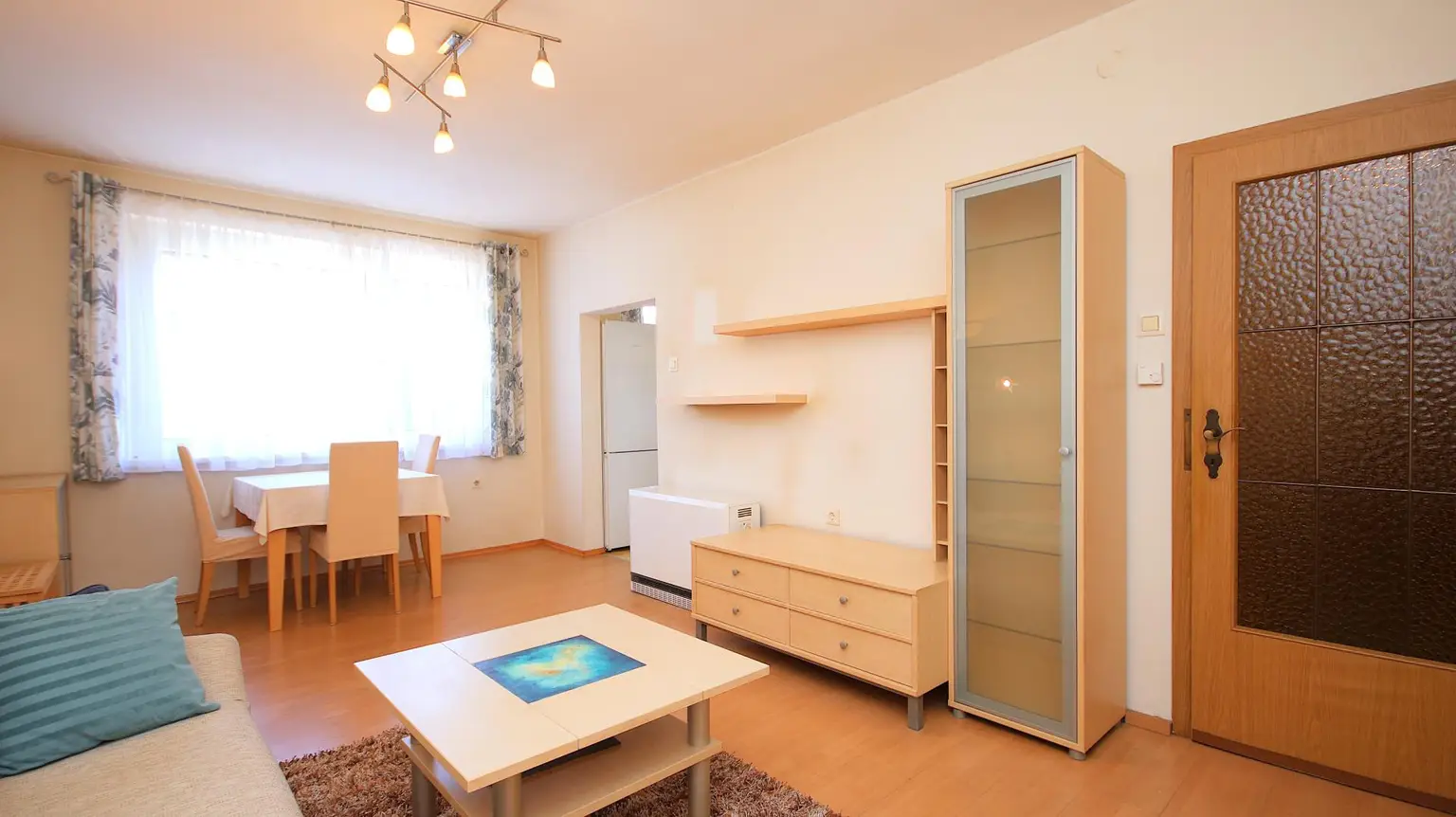 Wohnzimmer mit Essbereich