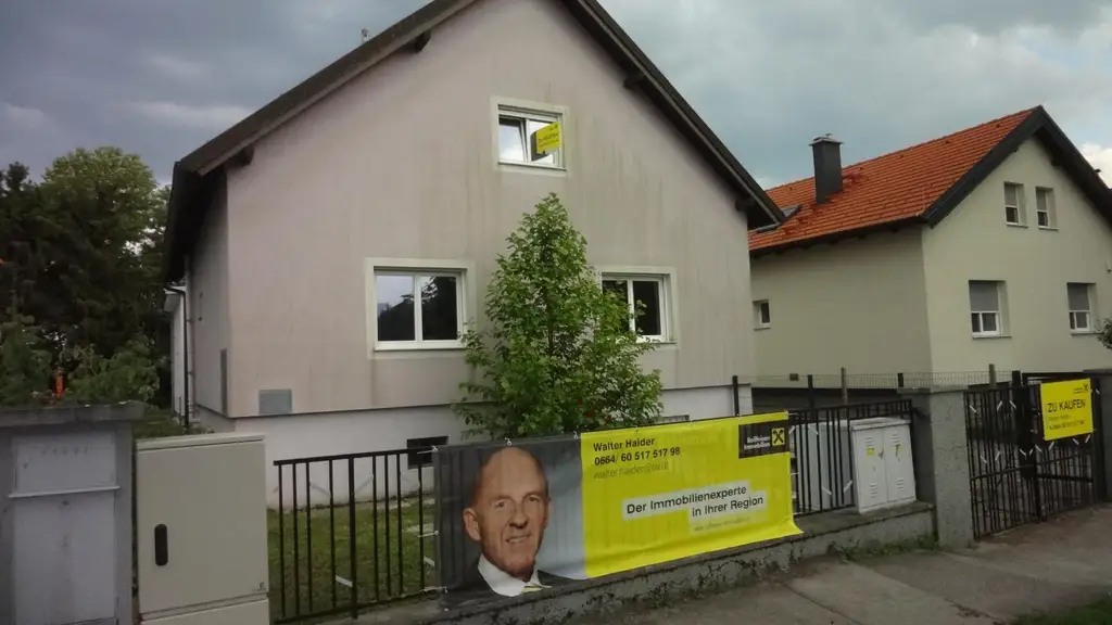 * Gelegenheit *  Einfamilienhaus mit viel Wohnfläche, Keller und Garten!