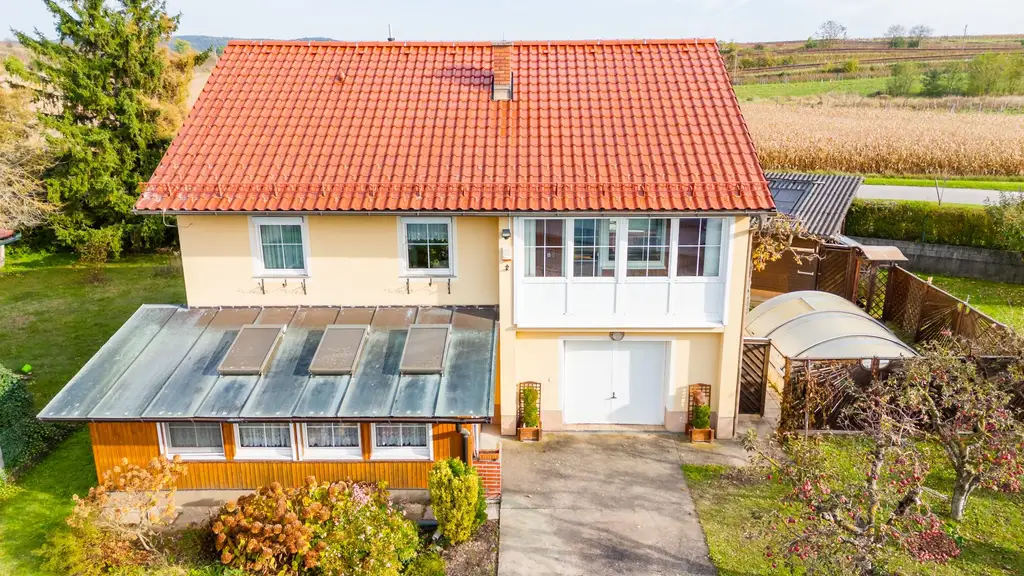 Einfamilienhaus als perfekte Basis für Ihr Traumhaus in der Weinregion Straßertal