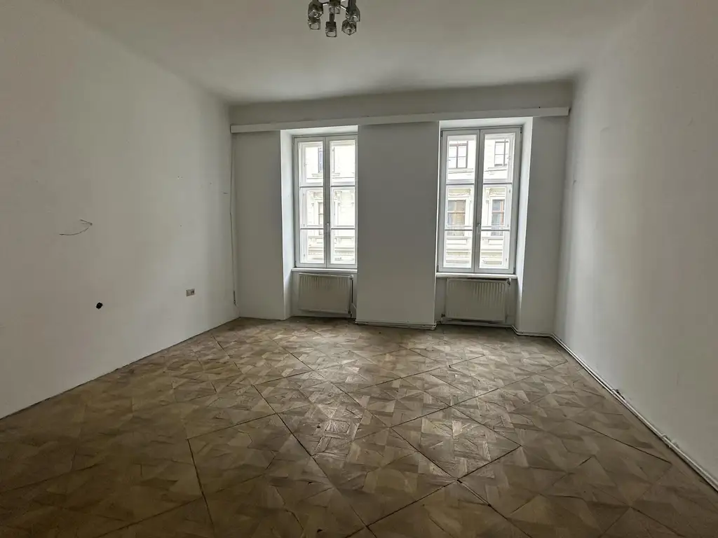 Charmanter Rohdiamant in der Leopoldsgasse – 2 Zimmer mit Gestaltungspotenzial