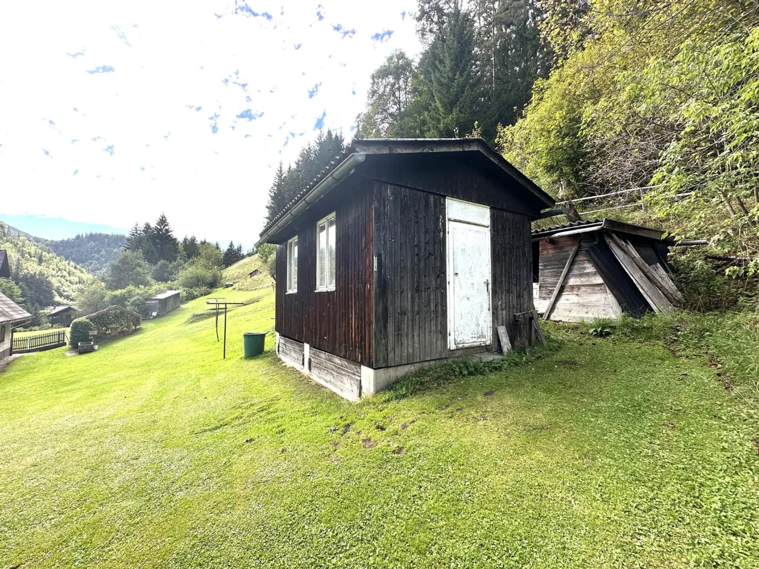 ***Idyllisches Ein- bis Zweifamilienhaus – Natur pur und sofort beziehbar !***